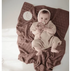 Mushie Gebreide Deken Honeycomb Rose 80 X 100 Cm -Beddengoed Verkoopwinkel mushie gebreide deken honeycomb rose 80 x 100 cm a401206 2