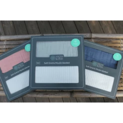 VINTER& BLOOM Giftset Deken Zacht Rooster & Mousseline Deken GOTS B Right White /Storm Blauw 9 VINTER& BLOOM Giftset Deken Zacht Rooster & Mousseline Deken GOTS B Right White /Storm Blauw -Beddengoed Verkoopwinkel vinter bloom giftset deken zacht rooster amp mousseline deken gots b right white storm blauw a303726 4